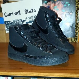 Nike Mid Blazer Sneakers
